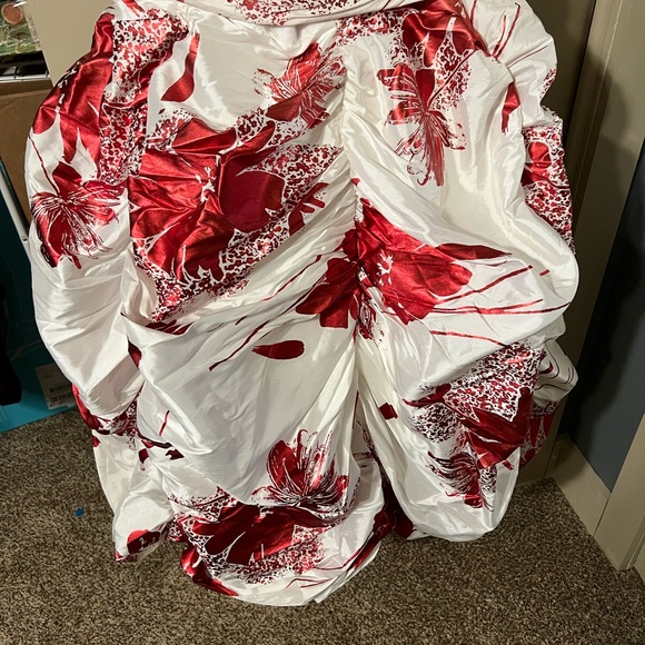 Size 4 formal dress with removable bottom - Picture 2 of 7